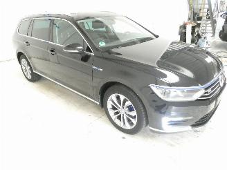 Volkswagen Passat GTE picture 11