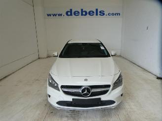 krockskadad bil auto Mercedes Cla-klasse 200 D 2017/5