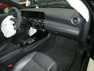 Mercedes A-klasse LIMOUSINE 1.3 A250 picture 16