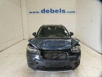 damaged passenger cars Volvo XC40 MOMENTUM 2021/9