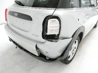 Mini Cooper 1.5 picture 6