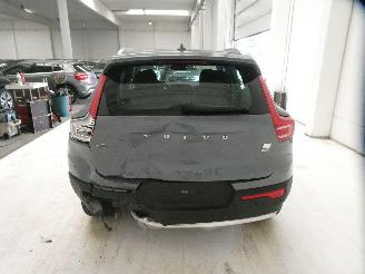Volvo XC40 MOMENTUM picture 6