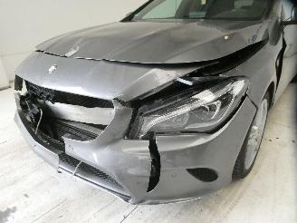 Mercedes 200-serie 200 D picture 6