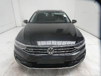 Volkswagen Passat GTE picture 2