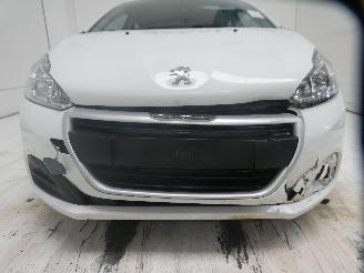 Peugeot 208 LIKE picture 3