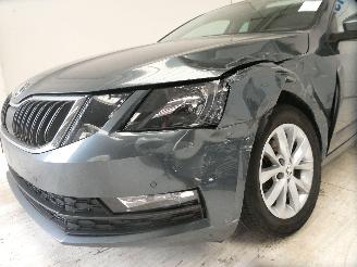 Skoda Octavia AMBITION picture 4