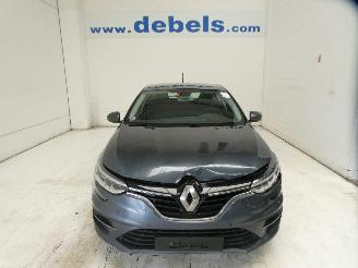 krockskadad bil auto Renault Mégane GRANDTOUR 1.3 TCE 2023/5