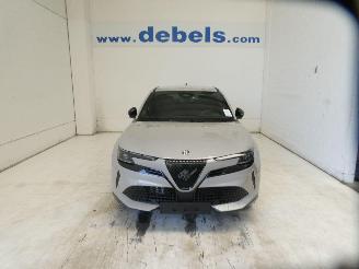 damaged passenger cars Alfa Romeo Junior IBRIDA 2026/6