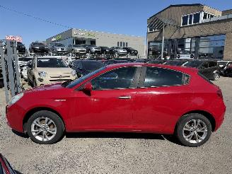 uszkodzony samochody osobowe Alfa Romeo Giulietta 1.6 MTJD 2011/3