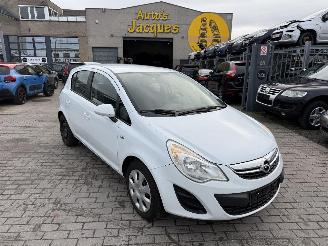 Vaurioauto  passenger cars Opel Corsa 1.3 DTI 2013/6