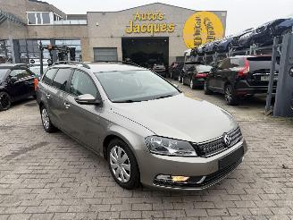 Schadeauto Volkswagen Passat 1.6 TDI 2012/10