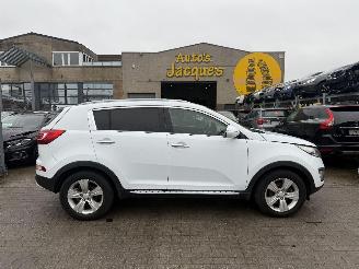 Damaged car Kia Sportage 1.7 CRDI ENGINE OUT 2013/2
