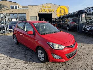 Vaurioauto  passenger cars Hyundai I-20 1.2I 2013/11