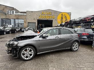 Unfallwagen Mercedes A-klasse ELEGANCE 2017/2