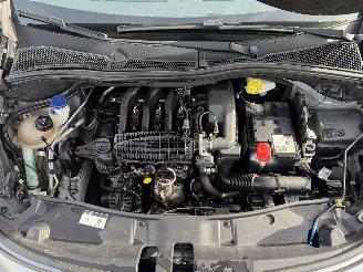 Peugeot 2008 1.2 ACTIVE picture 16