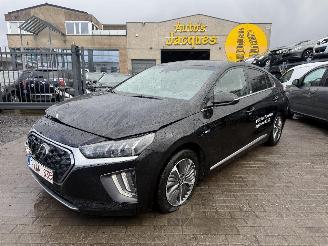 Schadeauto Hyundai Ioniq HYBRID 1.6 GDI TREND 2020/8