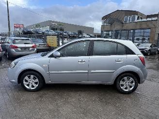 Kia Rio 1.4I EASY picture 4