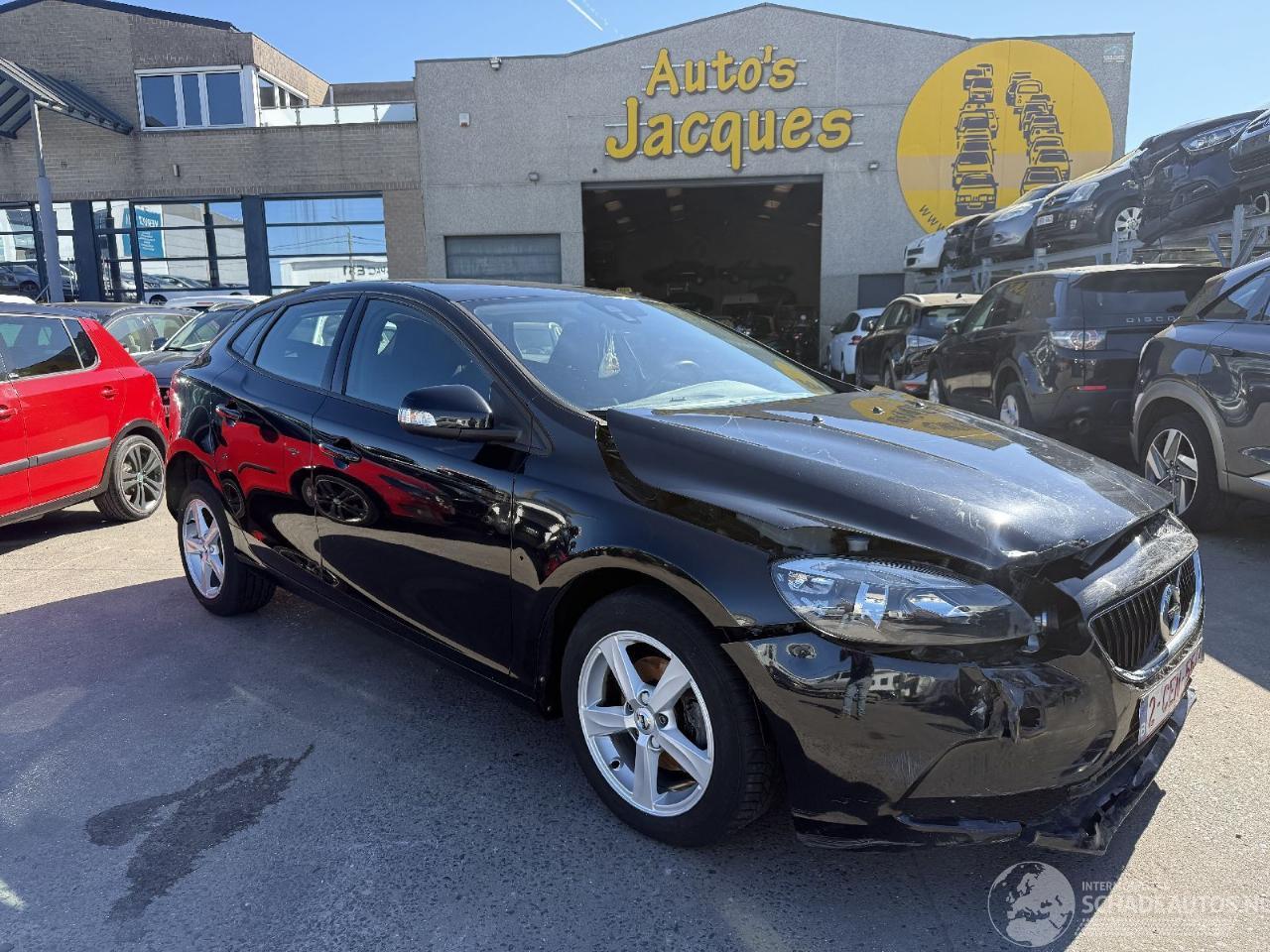 Volvo V-40 2.0 D2 MOMENTUM