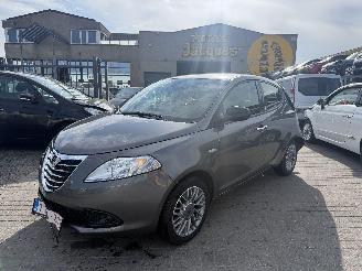 Coche accidentado Lancia Ypsilon 1.2I  SILVER 2012/4