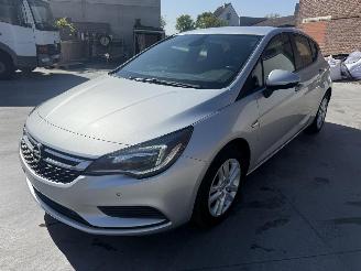 Schadeauto Opel Astra 1.0I COMFORT 2017/5