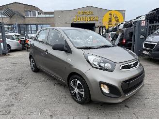 damaged passenger cars Kia Picanto 1.0I EASY 2014/3