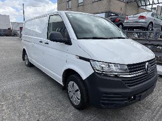 Vaurioauto  passenger cars Volkswagen Transporter ENGINE OUT 2024/3