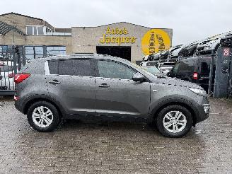 Vaurioauto  passenger cars Kia Sportage 1.6I LOUNGE 2011/8