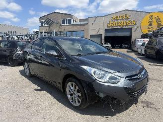 Damaged car Hyundai I-40 1.7 CRDI STYLE 2014/10