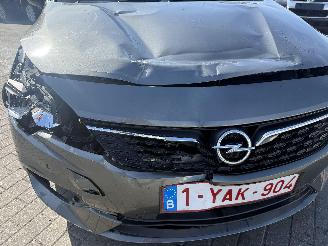 Opel Astra 1.2 B picture 12