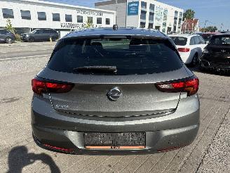 Opel Astra 1.2 B picture 4