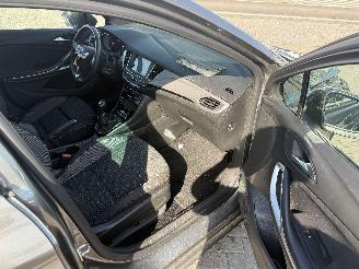 Opel Astra 1.2 B picture 16