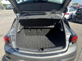 Opel Astra 1.2 B picture 18