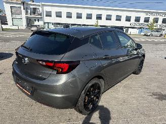 Opel Astra 1.2 B picture 9
