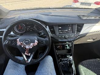 Opel Astra 1.2 B picture 6
