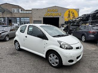 Vaurioauto  passenger cars Toyota Aygo 1.0 2010/12