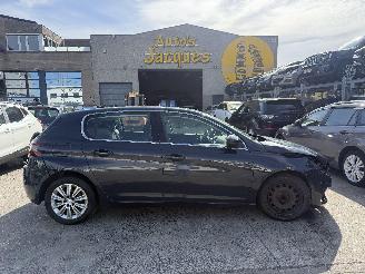 Vaurioauto  passenger cars Peugeot 308 1.5 HDI AUTOMAT 2019/7