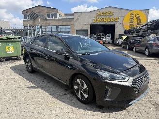 uszkodzony samochody osobowe Hyundai Ioniq HEV1.6 GDI EXECUTIVE 2016/11