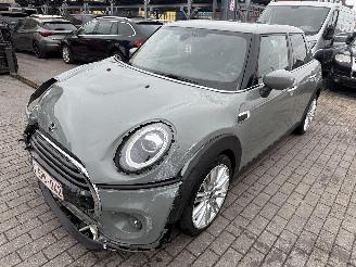 Mini Cooper 1.5 picture 2
