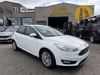 Coche accidentado Ford Focus MOTOR ??? 2016/10