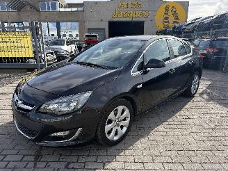 damaged passenger cars Opel Astra SEDAN 1.7 DTI 2013/4