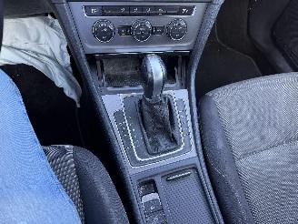 Volkswagen Golf 1.6 TDI AUTOMAT picture 22