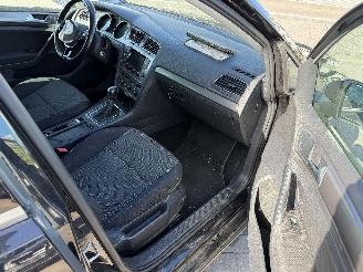Volkswagen Golf 1.6 TDI AUTOMAT picture 14