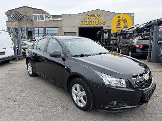 Schadeauto Chevrolet Cruze LS + 2011/3