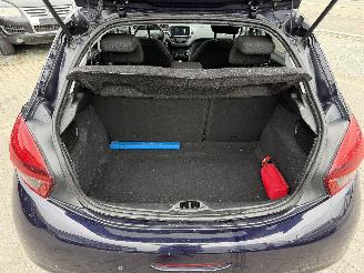Peugeot 208 1.2 STYLE picture 17
