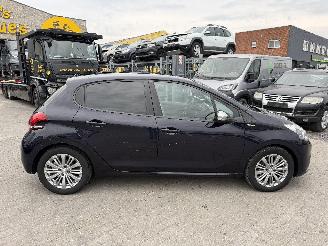 Peugeot 208 1.2 STYLE picture 2