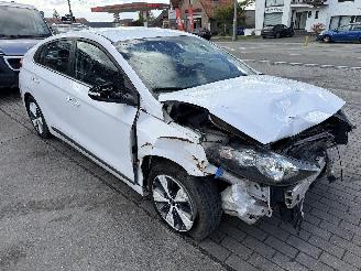 Hyundai Ioniq PLUG-IN HYDBRID picture 4