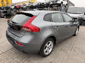 Volvo V-40 2.0D picture 13