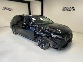 Schadeauto Peugeot 308 PLUGIN/ALLURE 2023/11