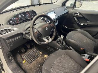 Peugeot 208 STYLE picture 10