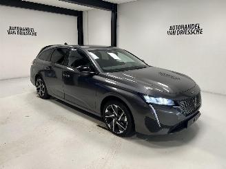 damaged passenger cars Peugeot 308 ALLURE 2023/3